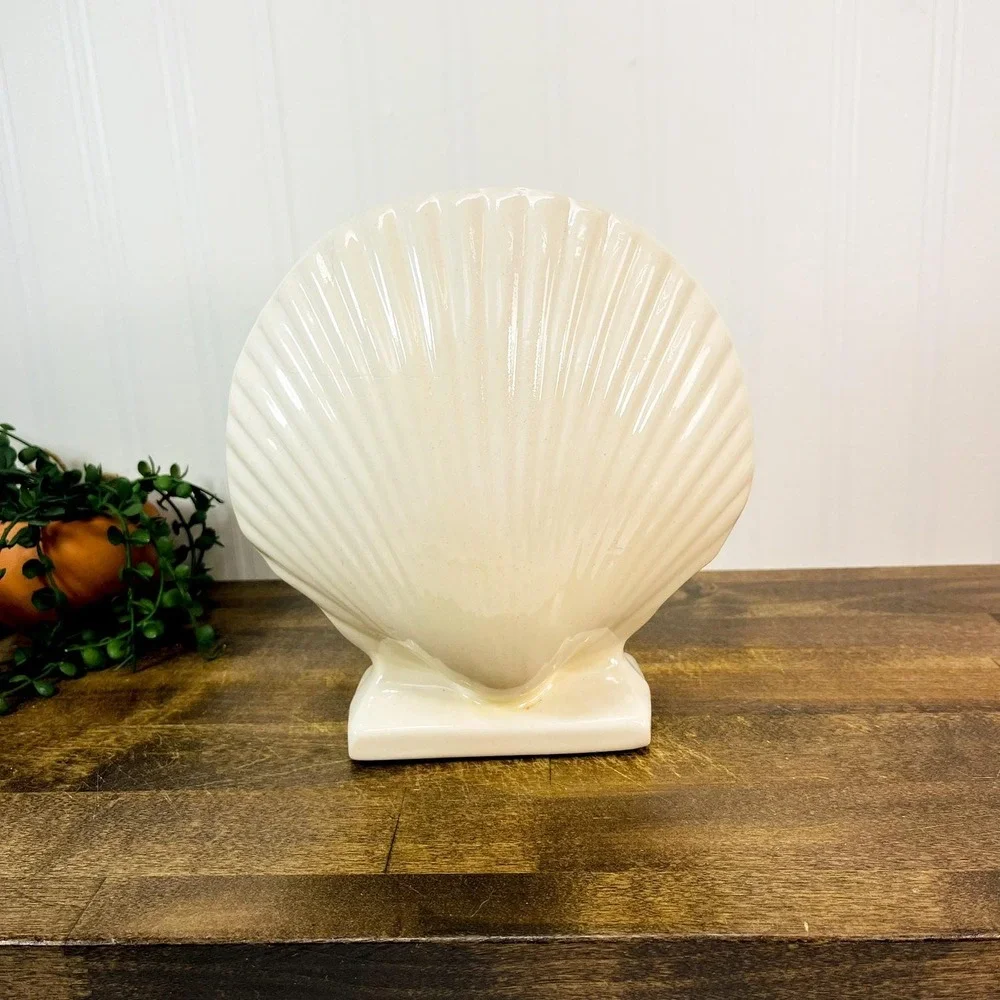 Vintage Cream Seashell Vase, Ceramic‎ Seashell Decor